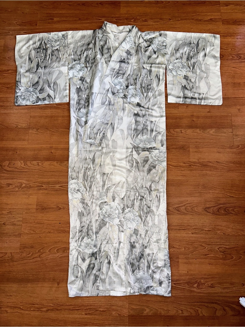 Authentic handmade Kimono, length 60 inches width 23.5 inches, Silk Rayon Blend
